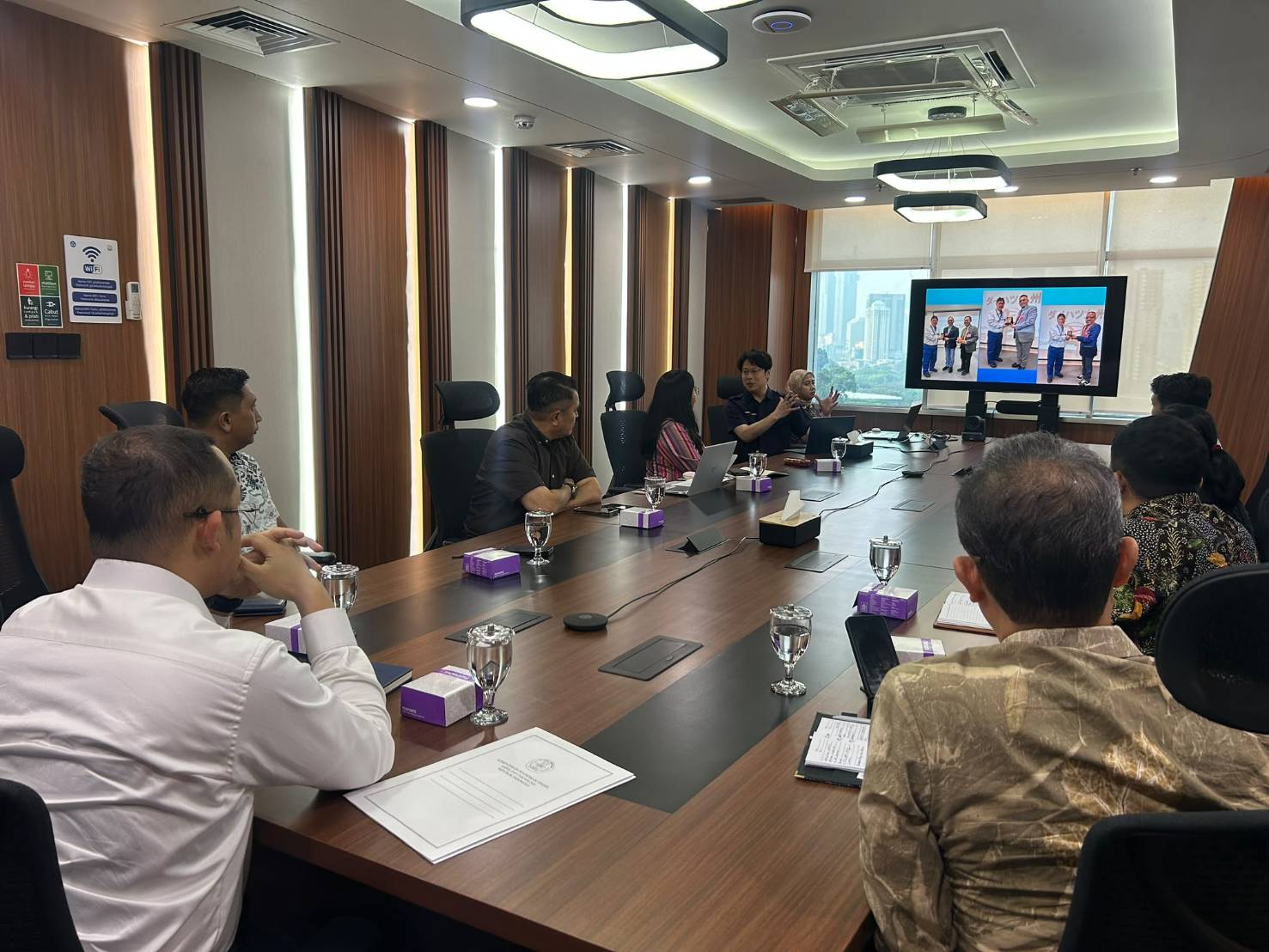 インドネシア事務長官と面談2.jpg